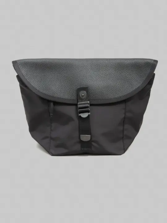 Attractions Black Waist ＆ Shoulder