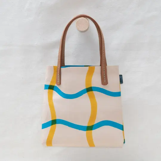 Jamie Soft Tiny Tote squiggly lines