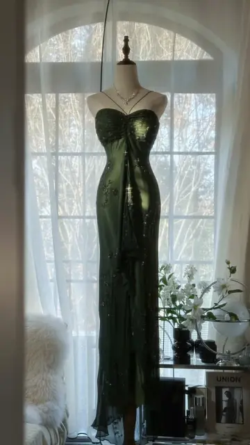 Dark green halter neck fitted waist long ball gown R7696