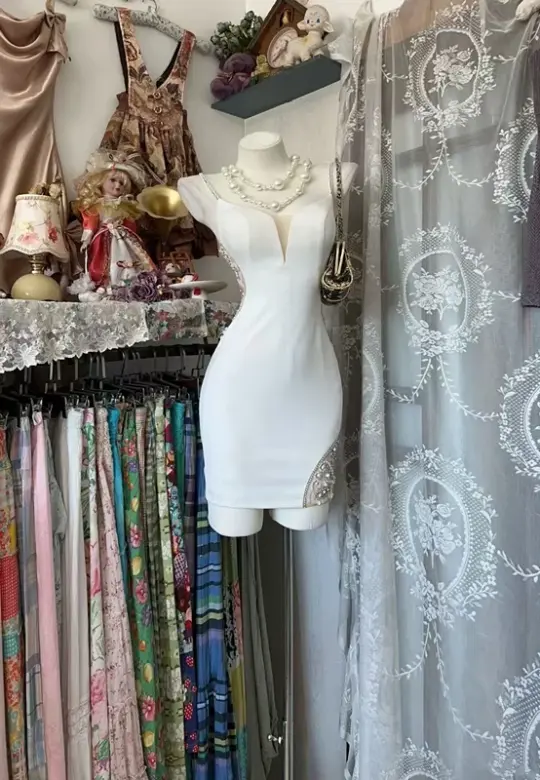 White halter-neck fitted bodycon short ball gown R7586
