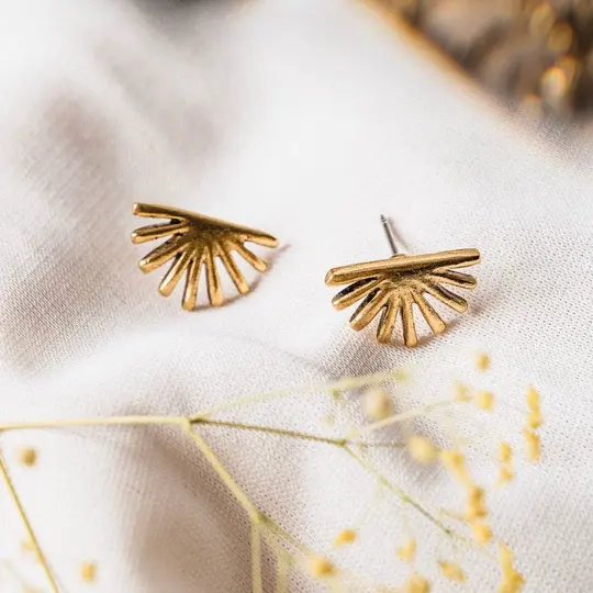 Spark studs 30% off