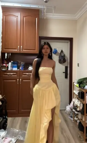 Light yellow strapless fitted waist slim-fitting slit sexy long ball gown R7598
