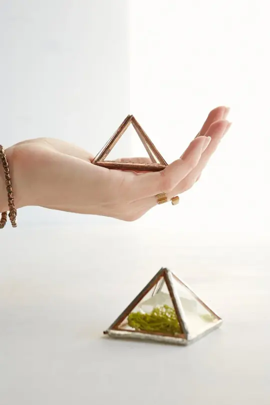2" Pyramid Box