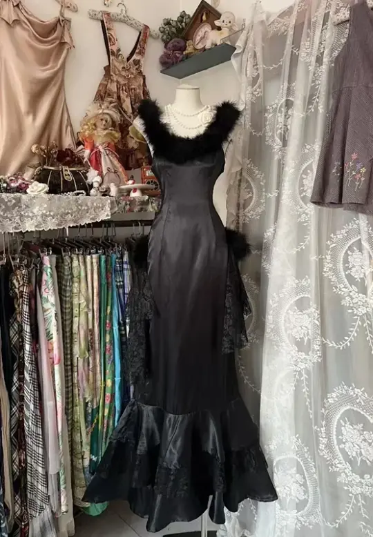 Black fur-trimmed halter-neck fitted long ball gown R7459