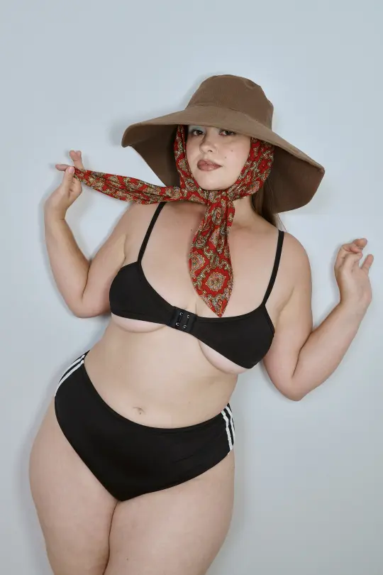 Cotton Beach Hat Brown/Red Couch