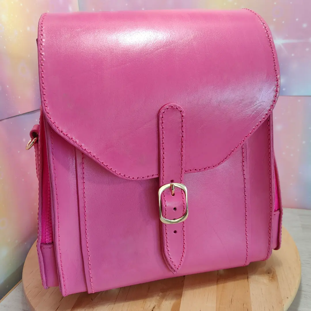 Leather backpack that can worn also as a bag