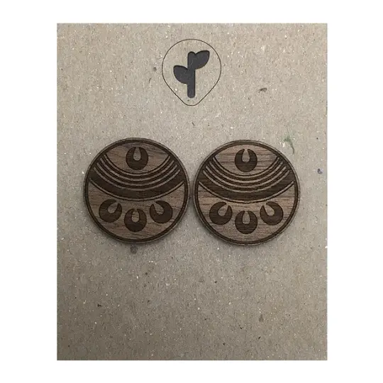 chimalli III / studs / walnut