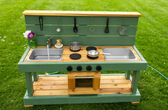 Fancy Painted Centered Oven Mud Kitchen