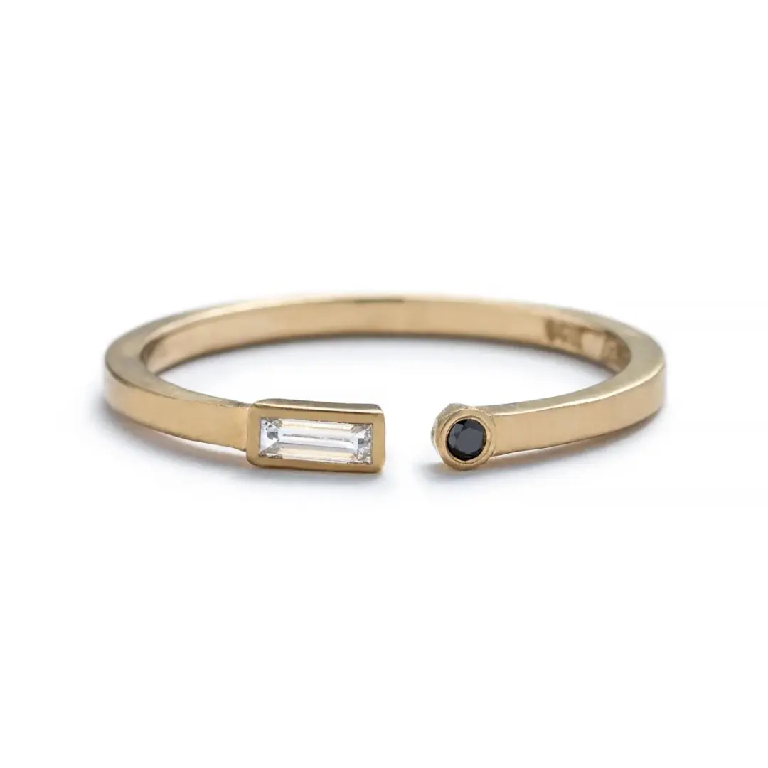 Manus ring - Black & White Diamonds