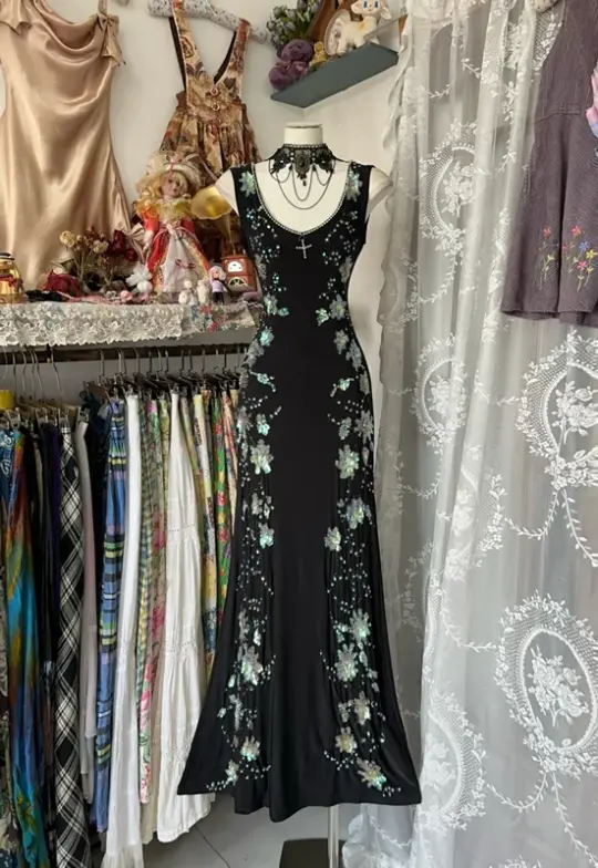 Black tank top with sequined design, perfect for a prom dress R6369