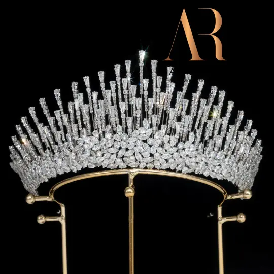 Simone Crown