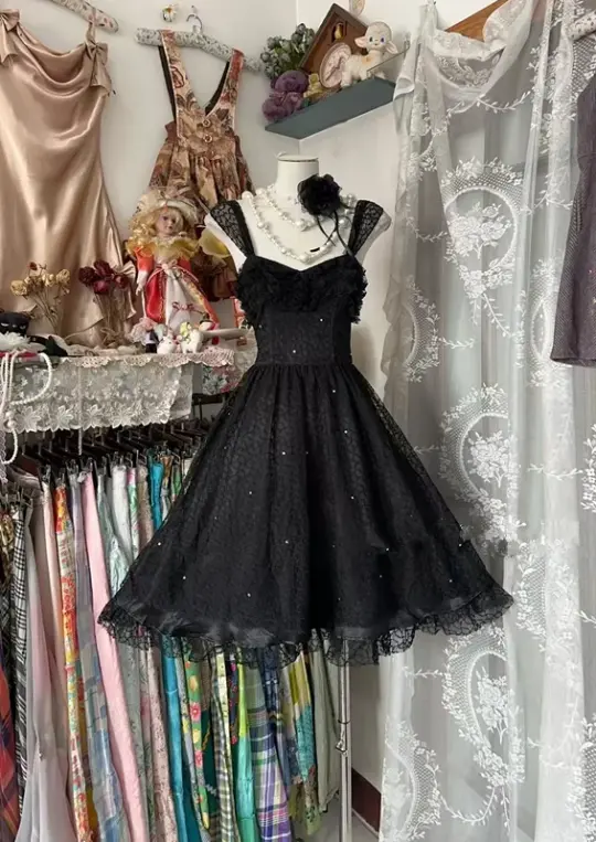 Black halter-neck fitted waist ball gown with a full skirt R7493