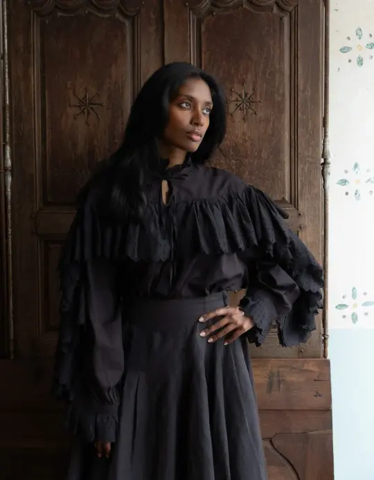Blouse 'Gabryela' en cotton avec volants brodés noir
