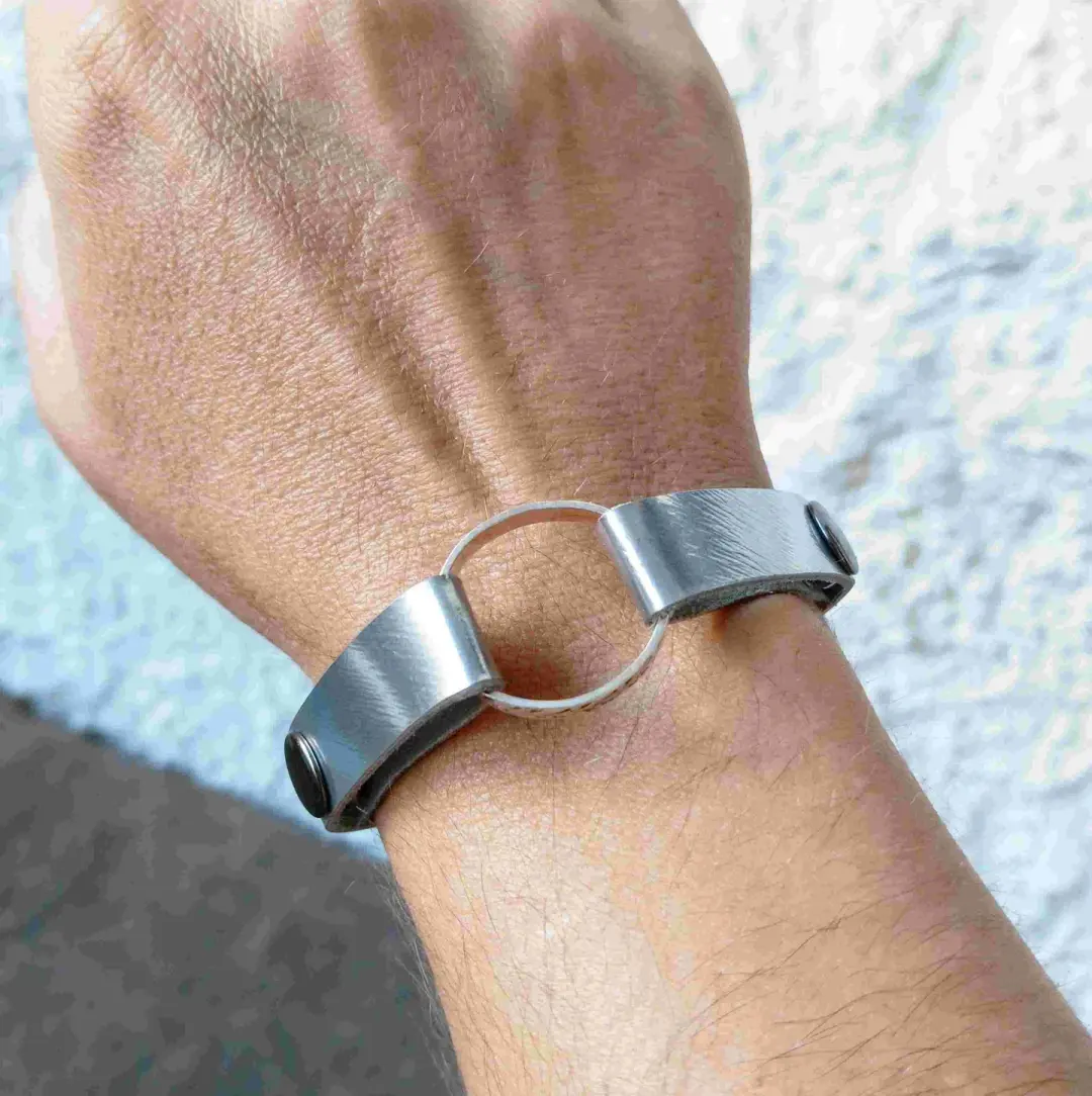 Single-Band Minimalist Ring Holder Bracelet | Muted Silver
