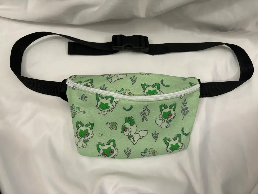 Grass Cat Fanny Pack