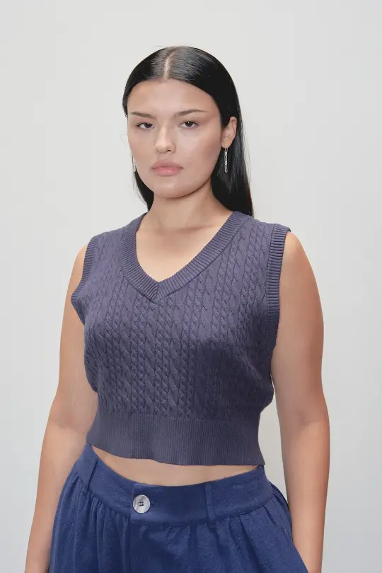 2 left - Viscose Cableknit Vest Navy