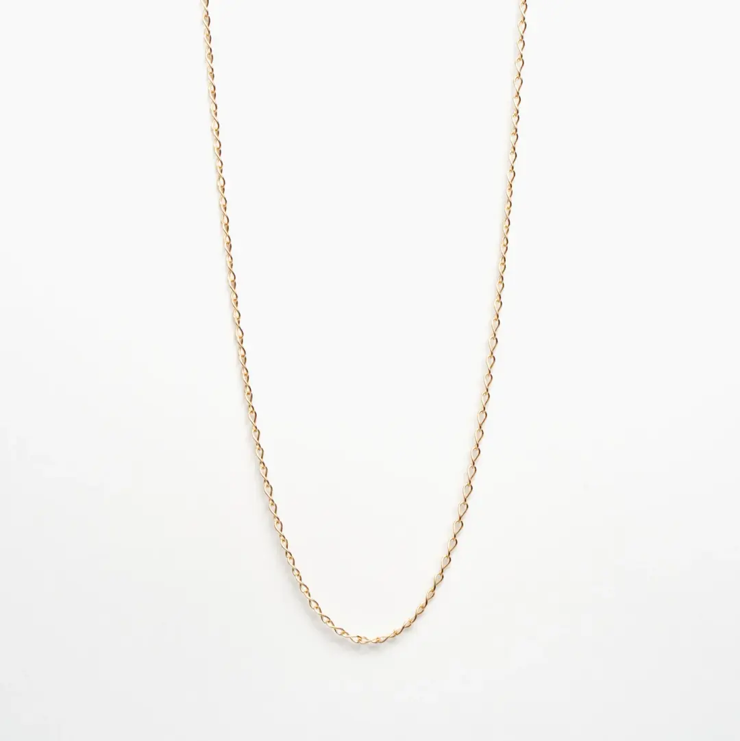 Elongated Curb Chain Necklace
