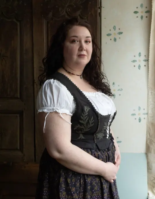 Corset "Gisela" brodé en lin noir