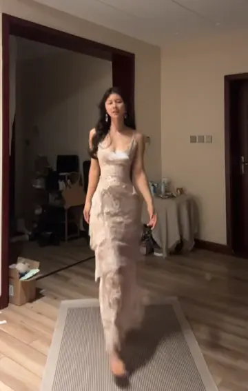 Light apricot halter-neck lace pattern fitted waist sexy long ball gown R7551