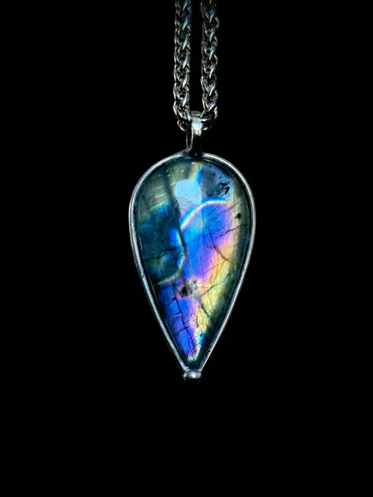 SANDHYĀ | Labradorite Necklace