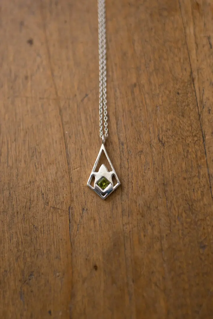 Collier "Primula minor" en argent et péridot