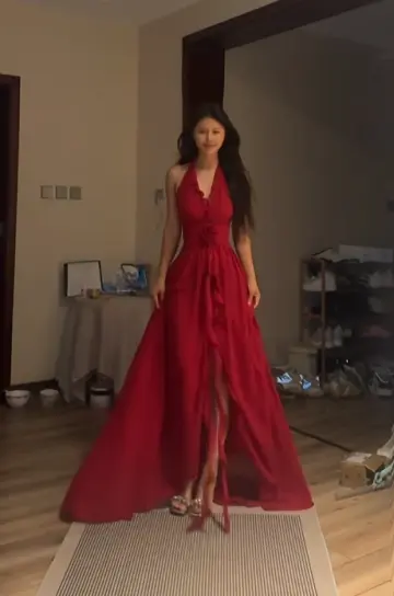 Red halter neck, fitted waist, sexy and elegant long ball gown R8089