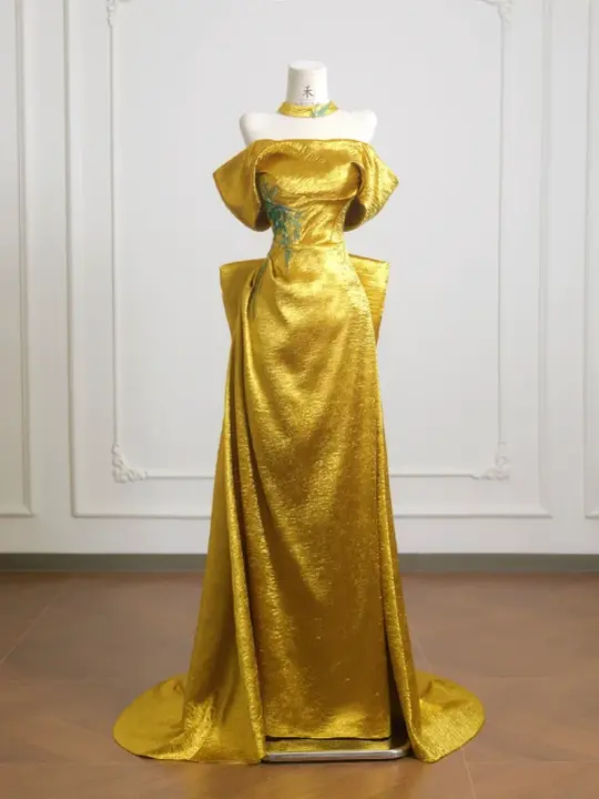 Gold off-shoulder fitted waist long elegant and sexy ball gown R8226