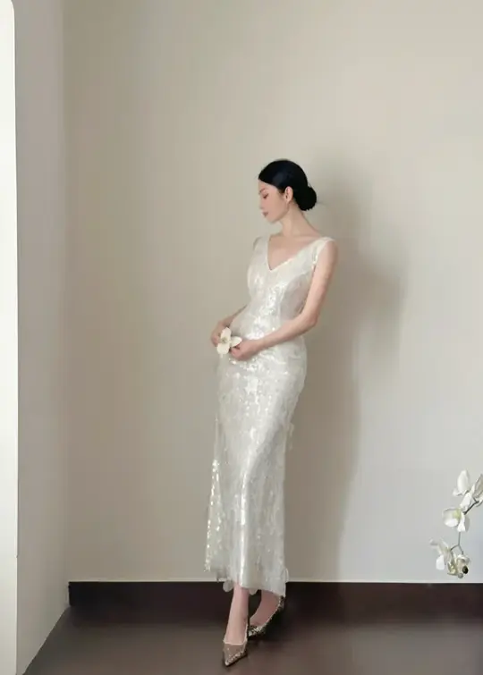White V-neck sequin waist-cinched slim-fit bodycon long prom dress R7952