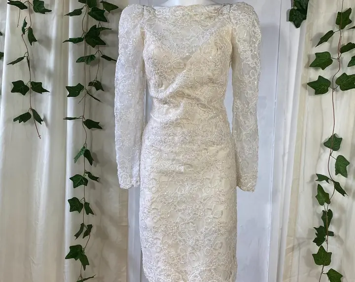 Vintage Jim Hjelm 100% Silk Lace Wedding Dress – Elegant Long-Sleeve Gown with Open Back