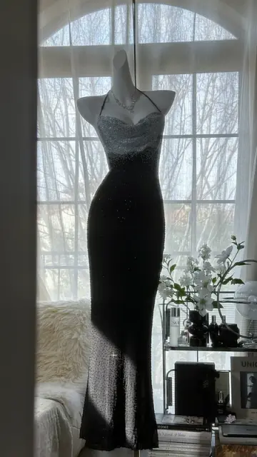 Black halter-neck, fitted waist, backless, sexy bodycon long ball gown R7673