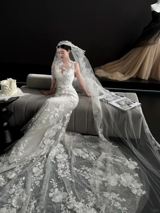 White sleeveless lace waist slim fishtail skirt floor-length wedding dress R6046