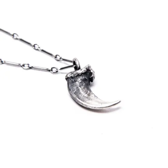 The cunning quickness. Part II. Fox claw necklace.