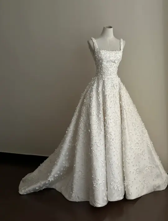 White floral spaghetti strap, waist-cinched, slim-fit, full-skirted long prom dress R7971