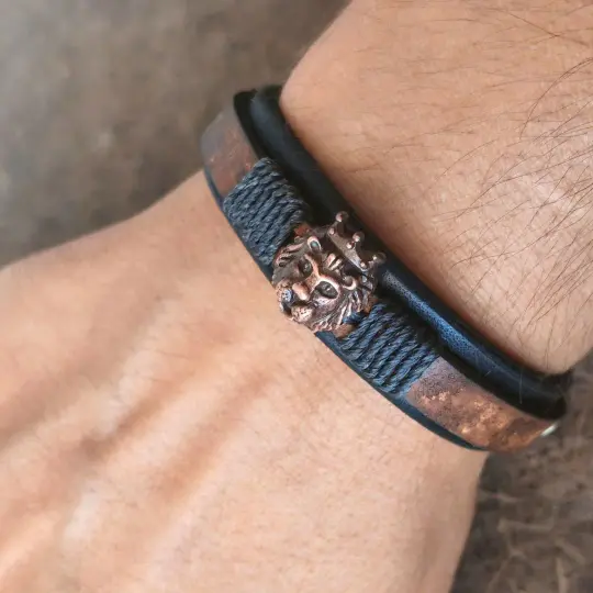 Lion Head Leather Bracelet – Black Vachetta & Antique Bronze | Adjustable Watchband Style