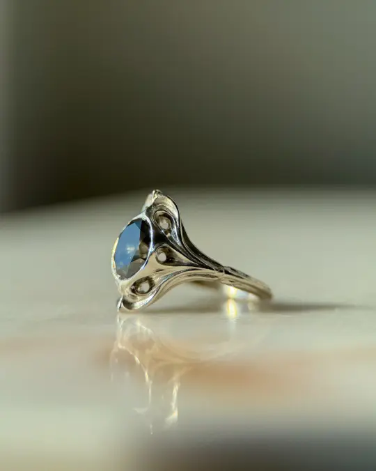 Navis // 6x8mm // Gold
