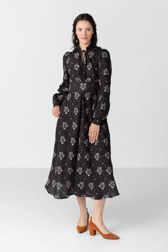 Dawn – Linen Dress with Tie Neckline