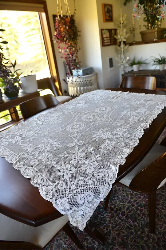 Small Mondano Style Vintage Lace Tablecloth #13