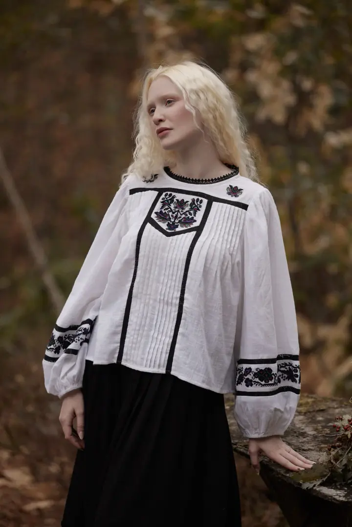 Blouse “Ioana”, inspirée des broderies de Carașova