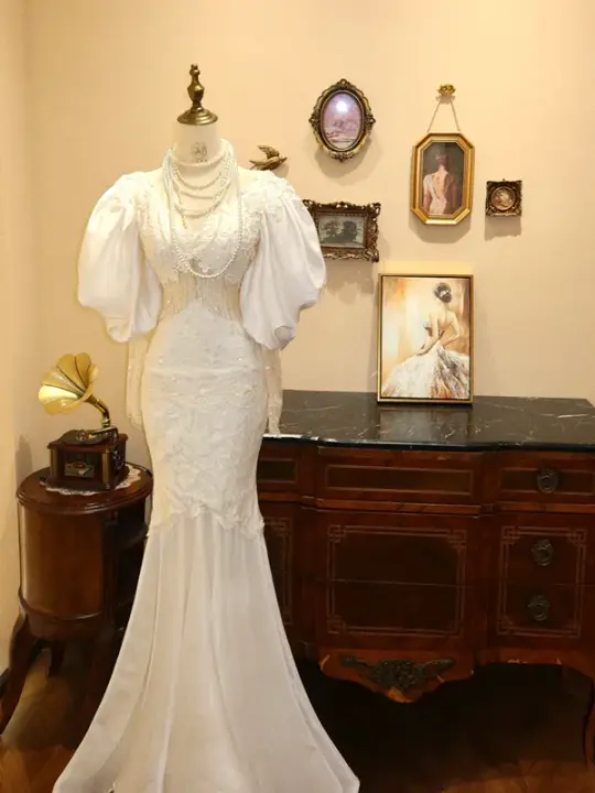White vintage fitted ball gown/bridal dress R7168