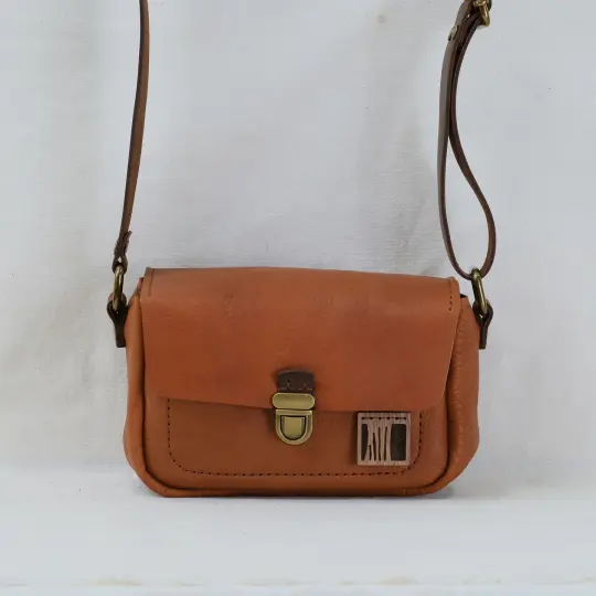 Point and Shoot in textured tan