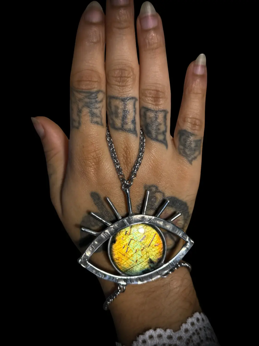 DÉRKOMAI | Labradorite Hand Harness
