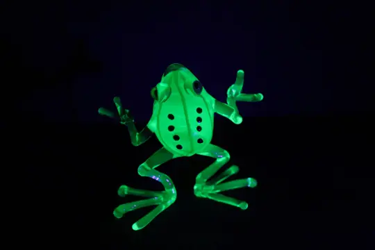 Green Uranium Glass Frog Hand-Blown Collectible Figurine Blown Uranium Vaseline Glass Figurine Frog necklace Glass UV Miniature Glass Frog