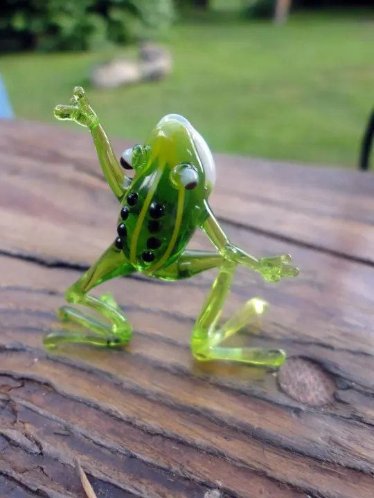 Handmade Murano Glass Frog Figurine | Small Green Tree Frog Sculpture