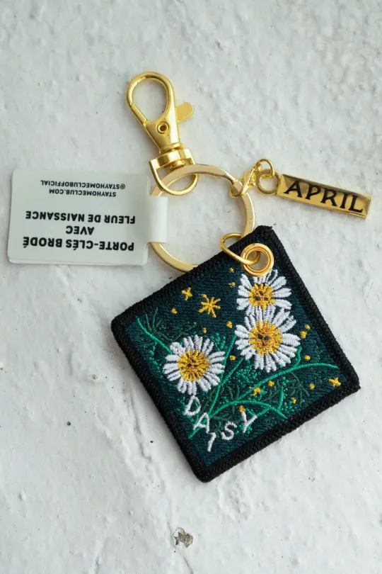 Daisy - April Birth Flower Keychain