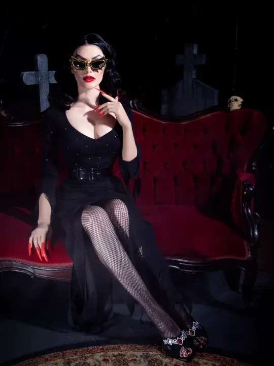 Vampira® Show Gown by La Femme En Noir