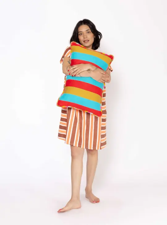 sample sale | snuggle piped pillow canopy