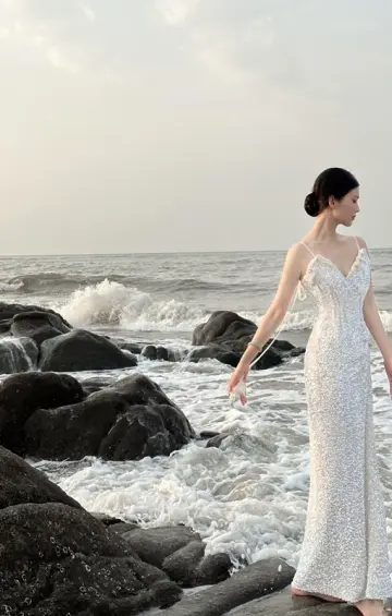 Light apricot halter-neck fitted waist elegant and sexy ball gown R8050
