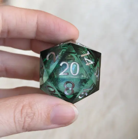Green Liquid Core sharp edge D20