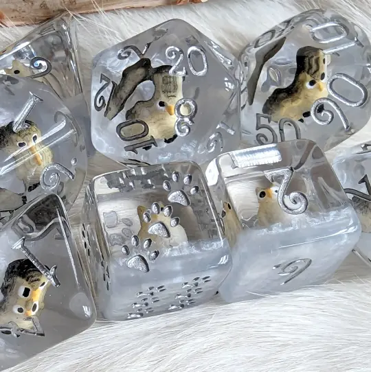 Horned Owl Resin DnD Dice Set, 8 Pieces with Paw D6