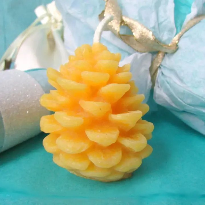 Natural Beeswax Pinecone Candle